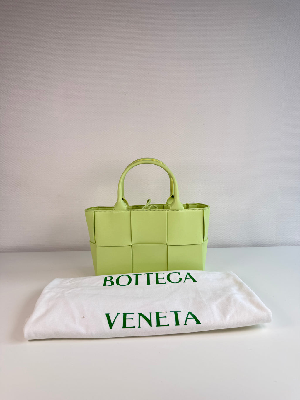 Arco Mini Bottega Veneta en cuir intrecciato vert