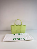 Arco Mini Bottega Veneta en cuir intrecciato vert