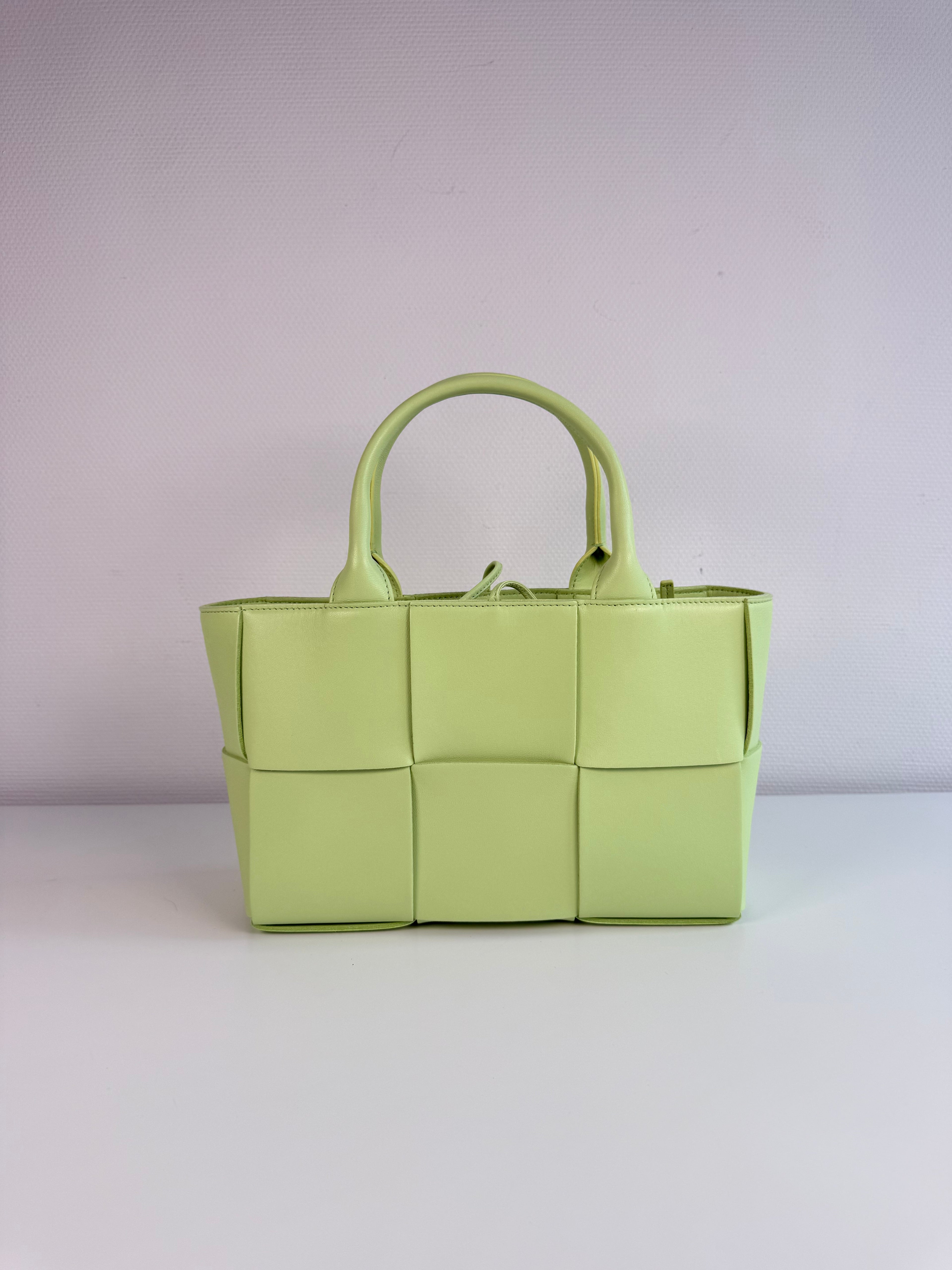 Arco Mini Bottega Veneta en cuir intrecciato vert
