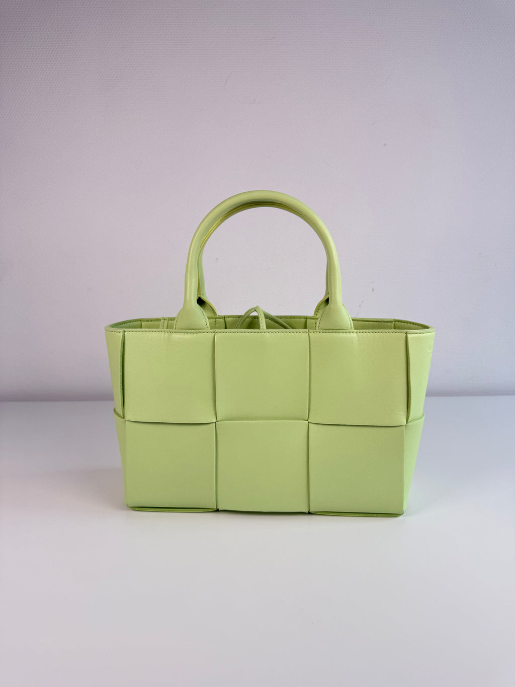 Arco Mini Bottega Veneta en cuir intrecciato vert