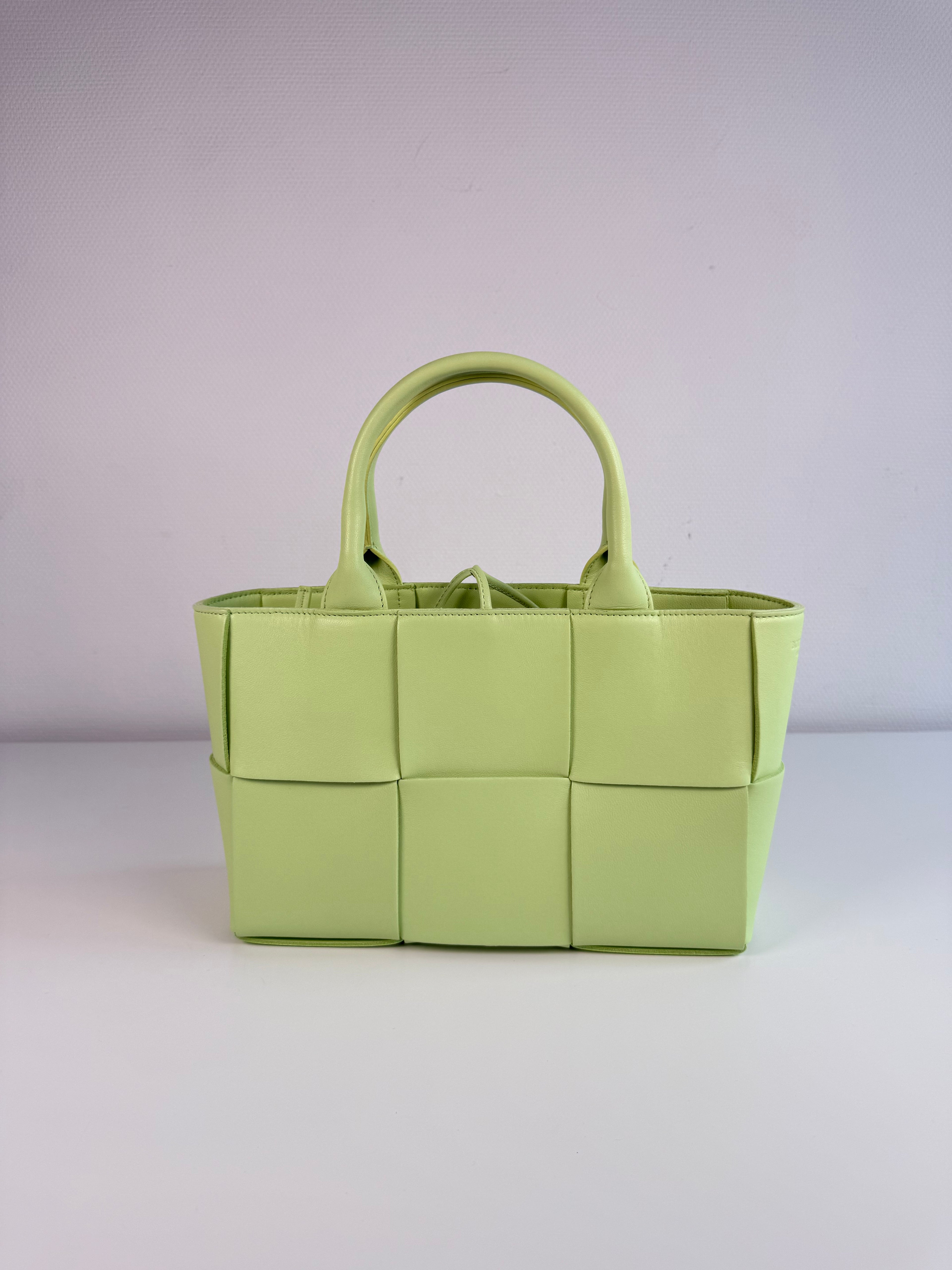 Arco Mini Bottega Veneta en cuir intrecciato vert