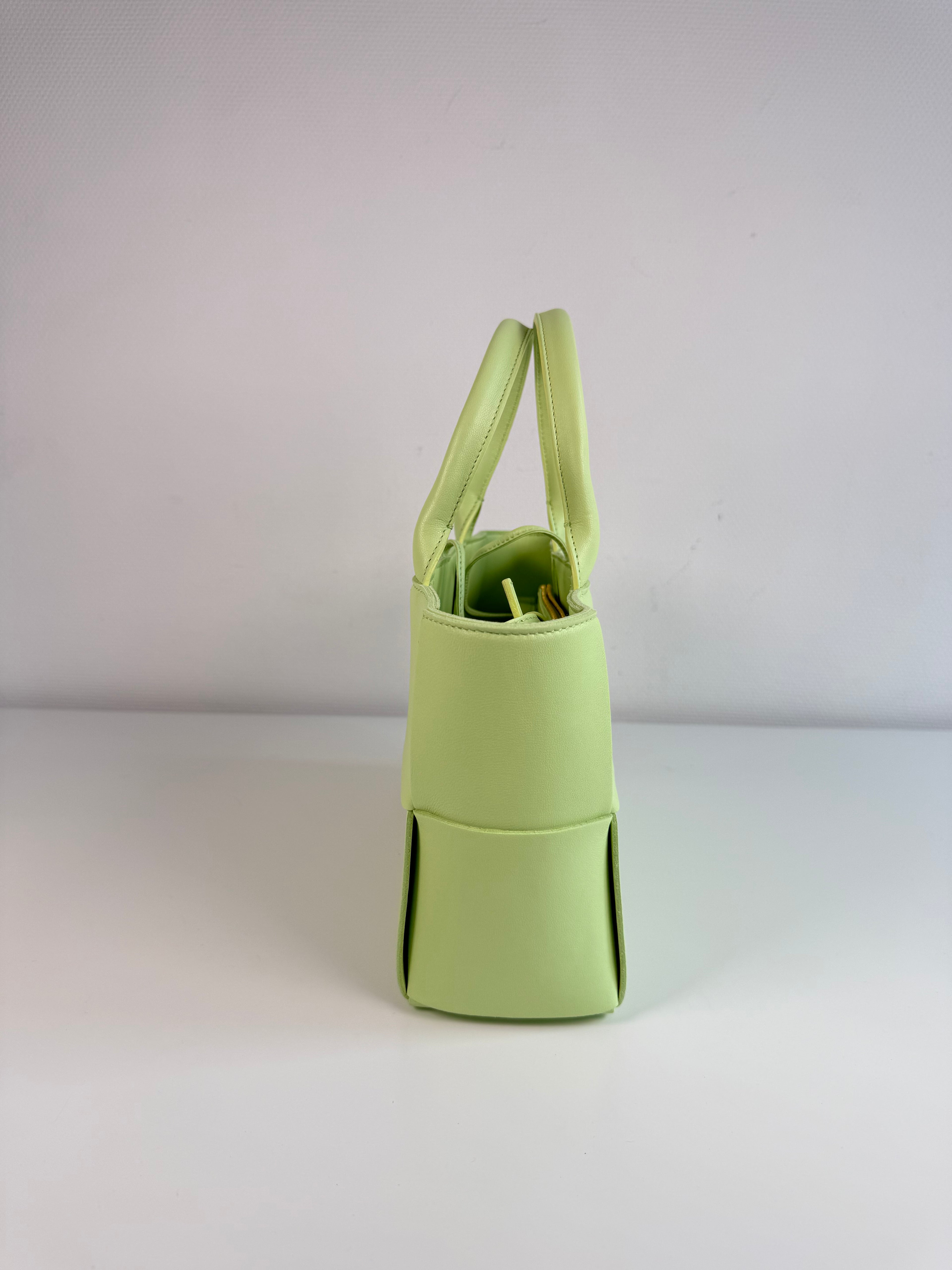 Arco Mini Bottega Veneta en cuir intrecciato vert