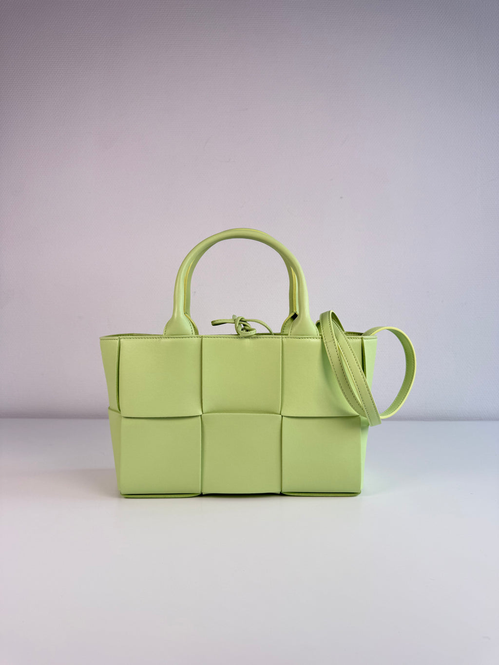Arco Mini Bottega Veneta en cuir intrecciato vert