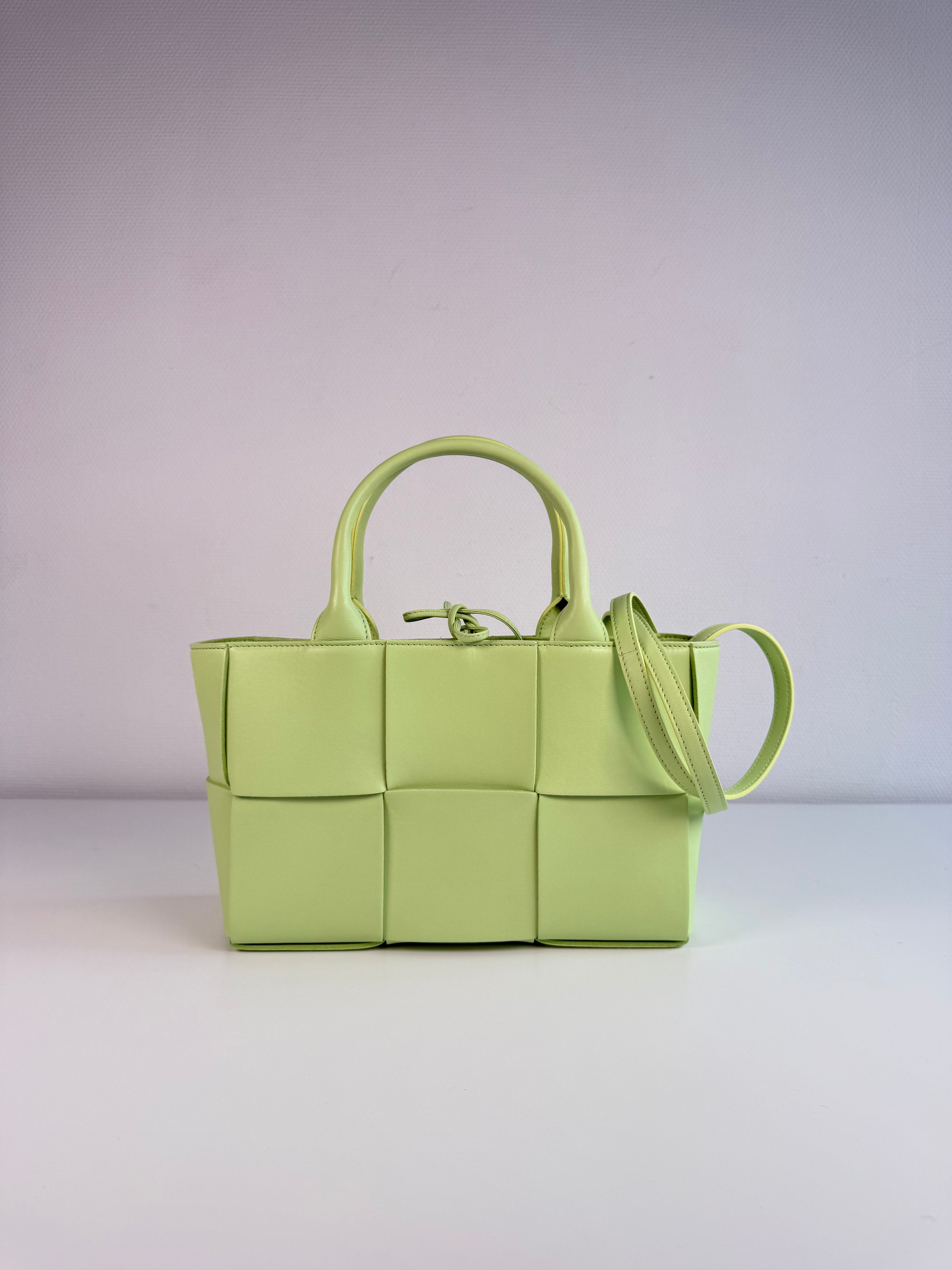 Arco Mini Bottega Veneta en cuir intrecciato vert