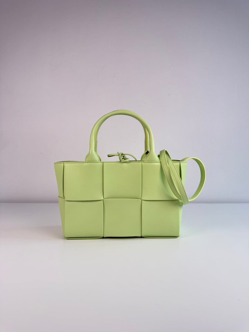 Arco Mini Bottega Veneta en cuir intrecciato vert