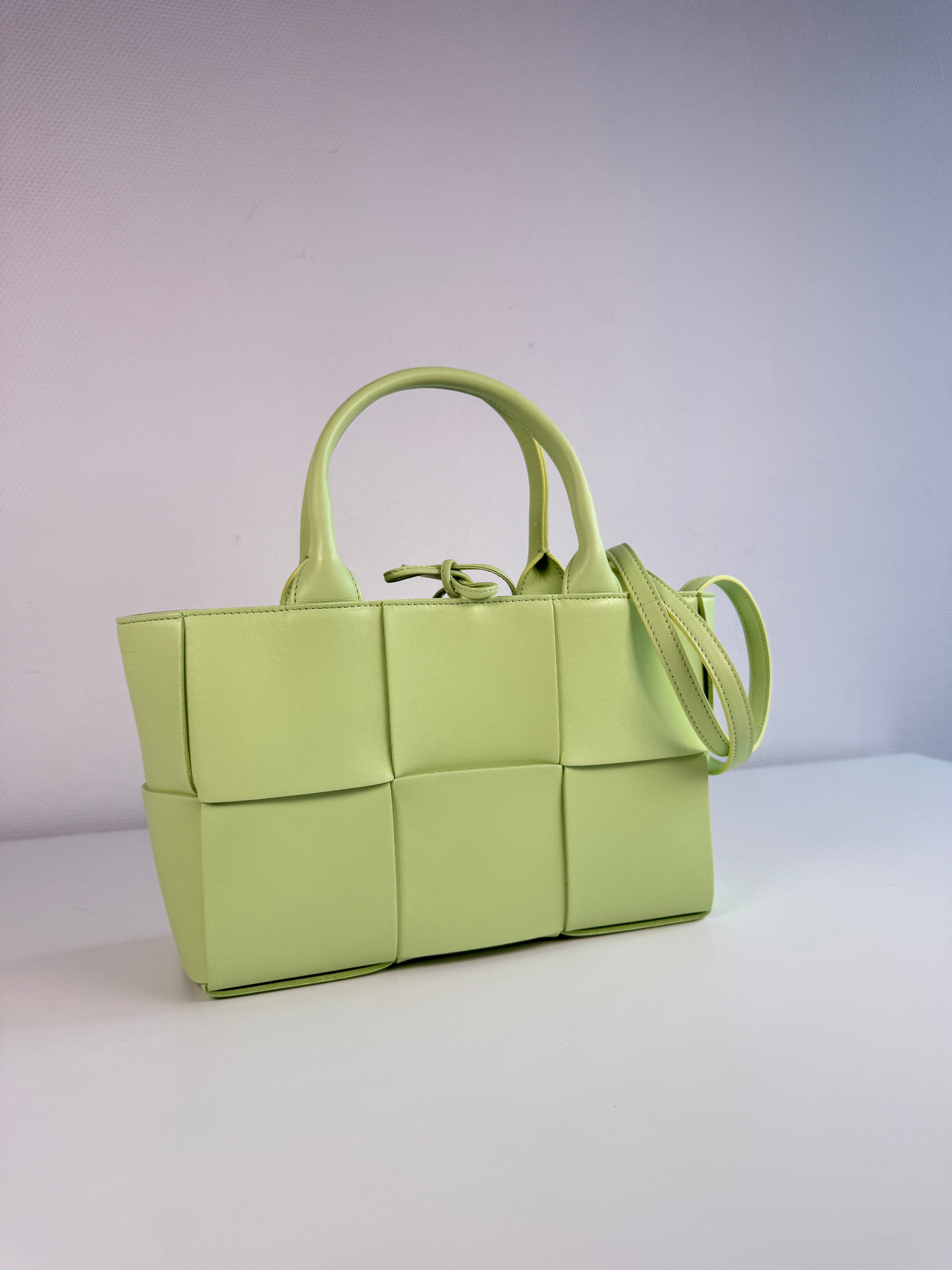 Arco Mini Bottega Veneta en cuir intrecciato vert