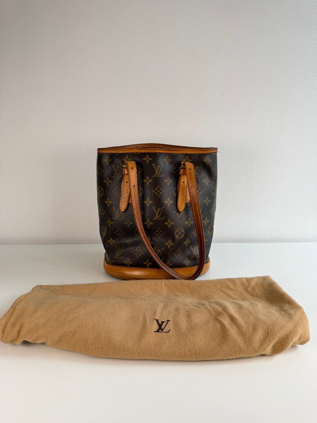 Bucket PM en toile Monogram marron