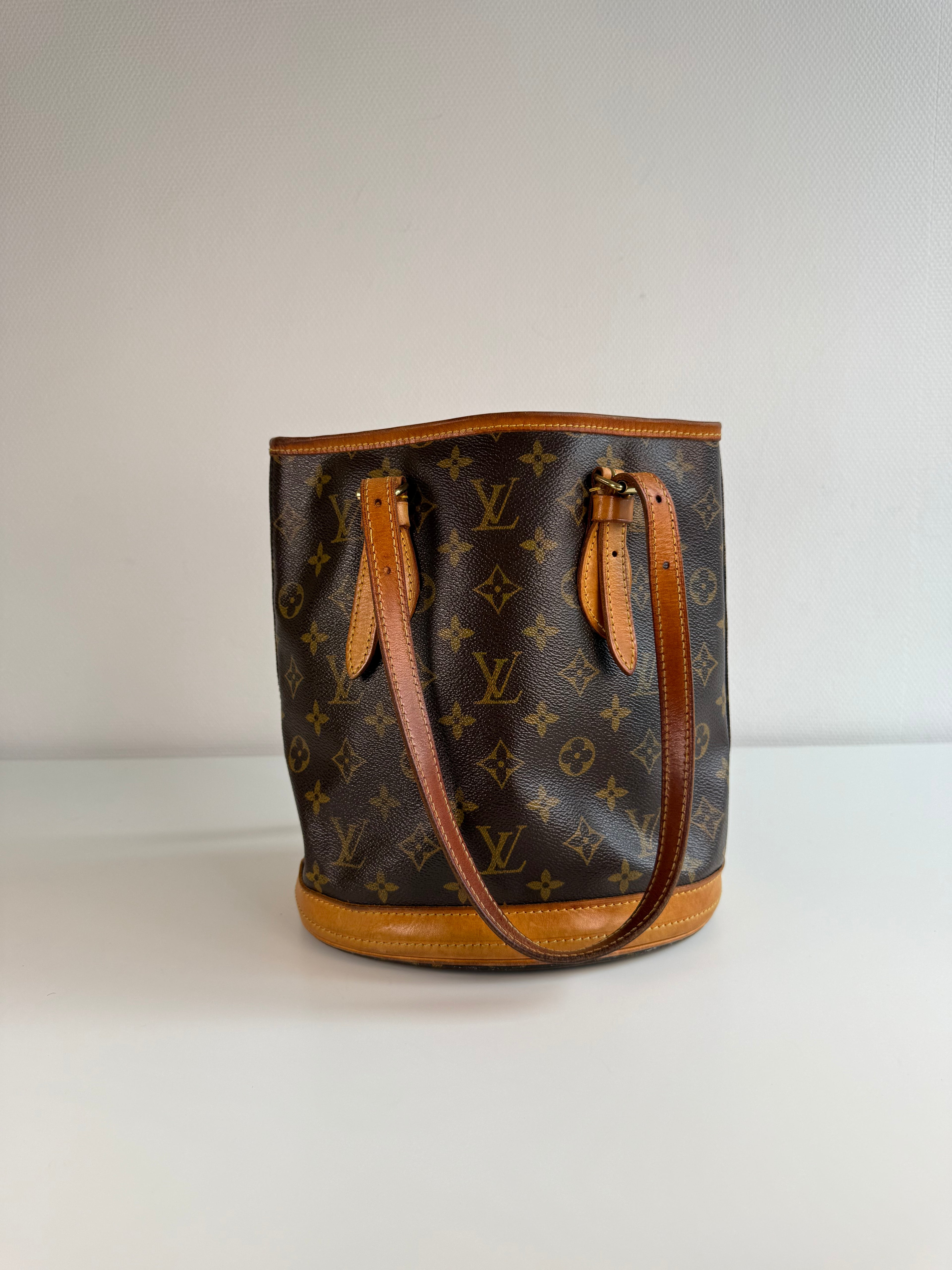 Bucket PM en toile Monogram marron