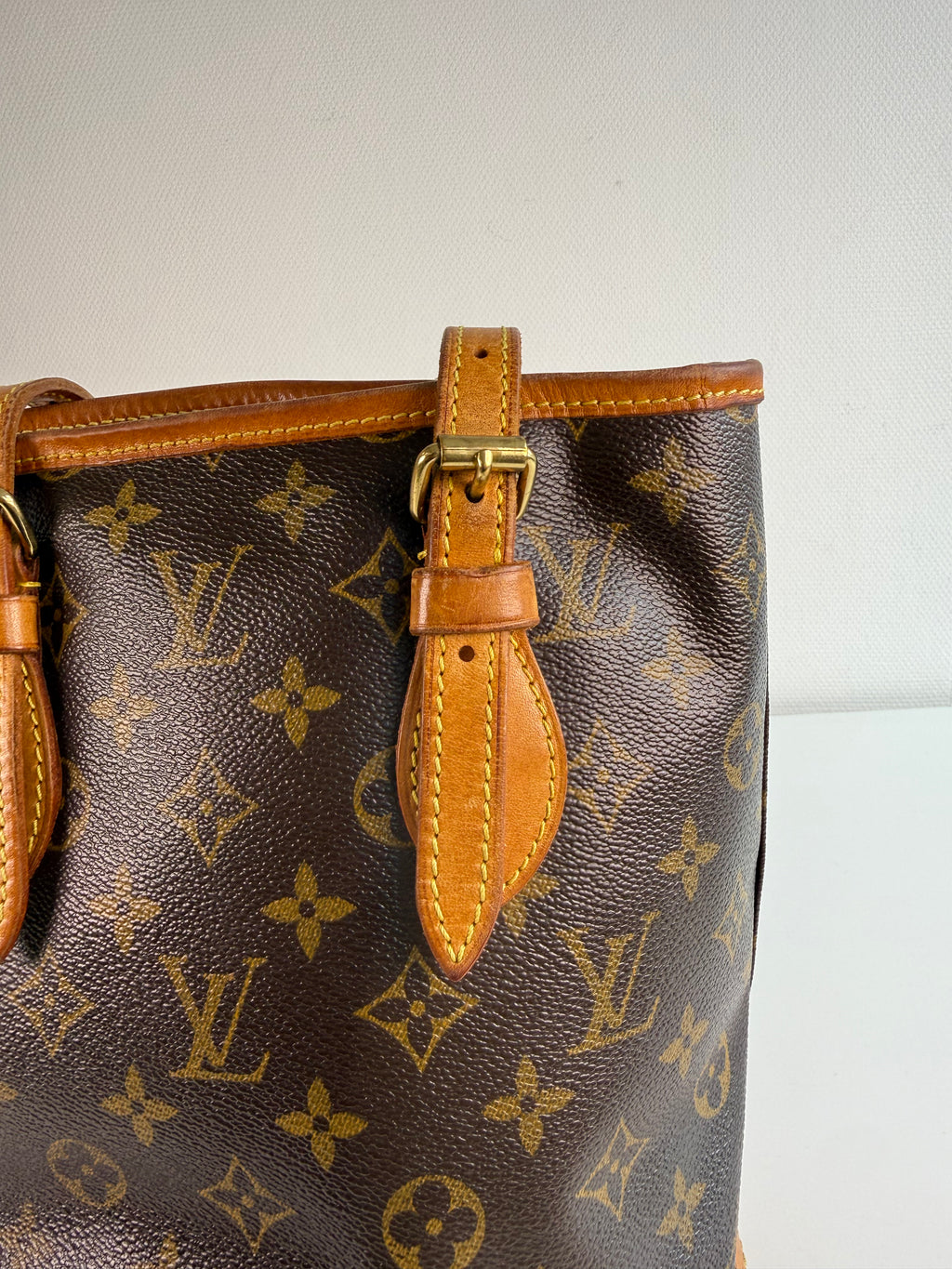 Bucket PM en toile Monogram marron