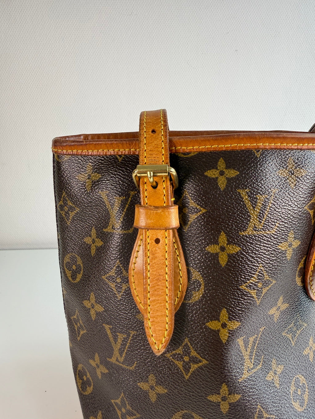 Bucket PM en toile Monogram marron