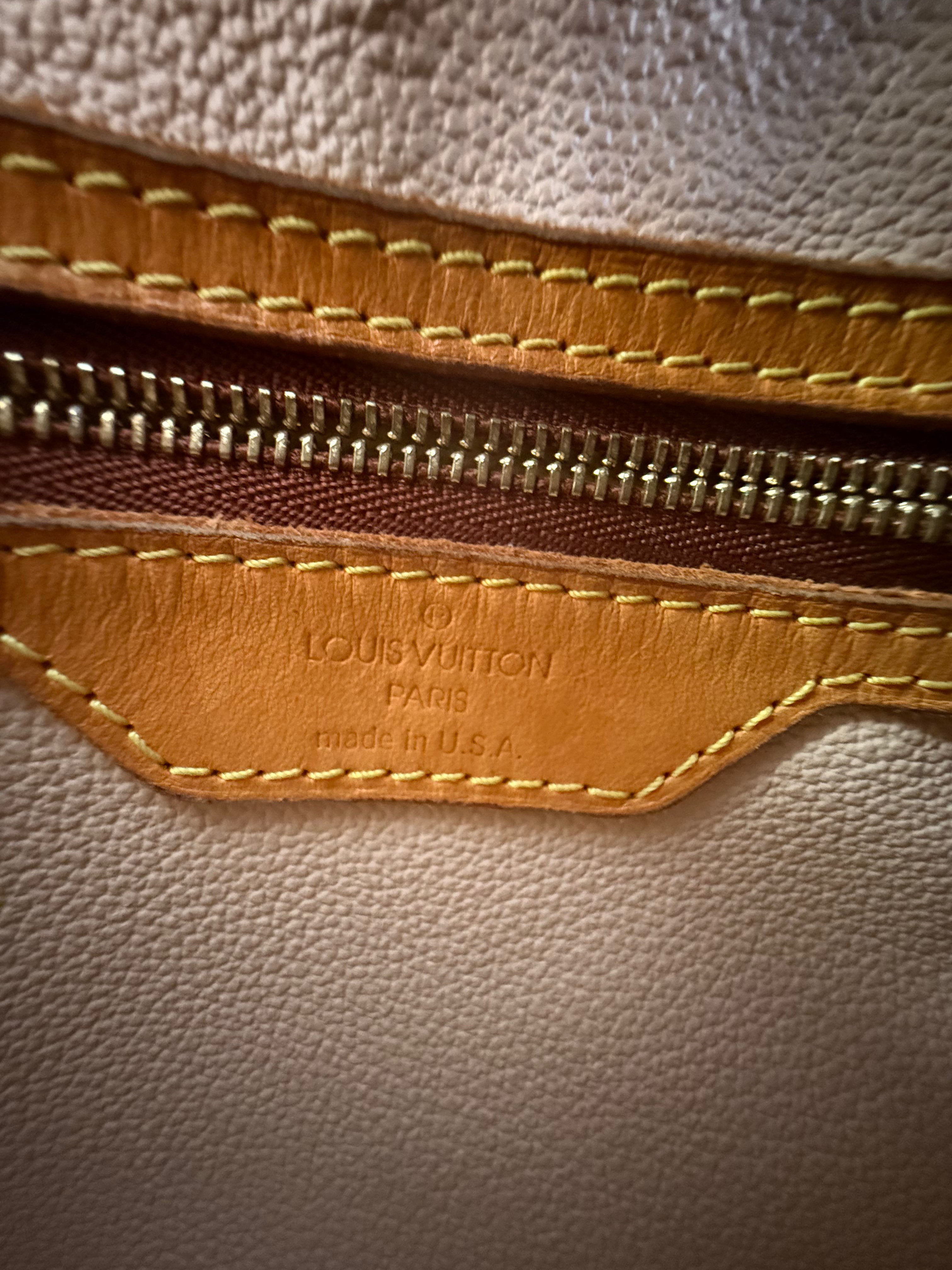 Bucket PM en toile Monogram marron