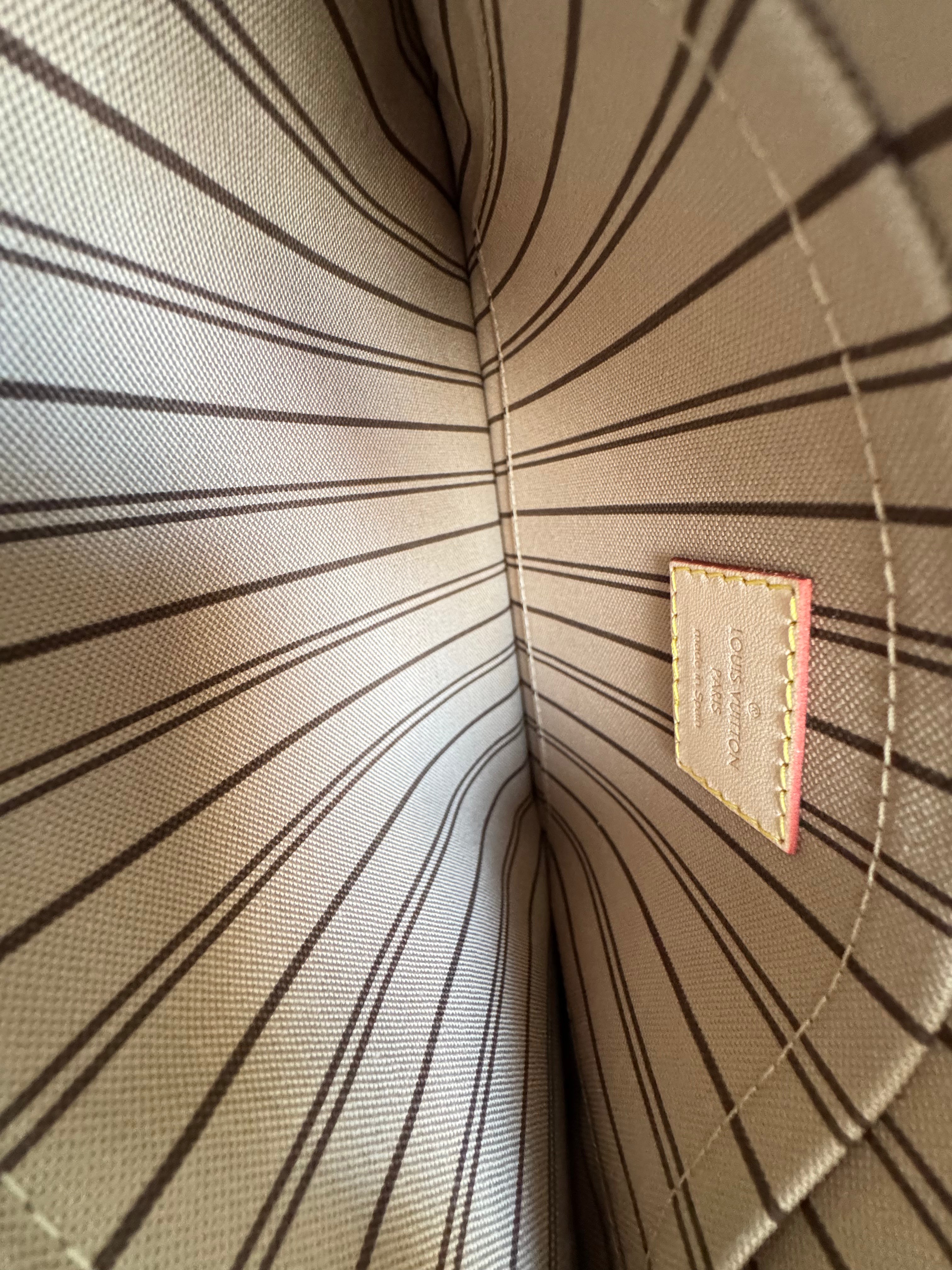 Pochette neverfull Louis Vuitton