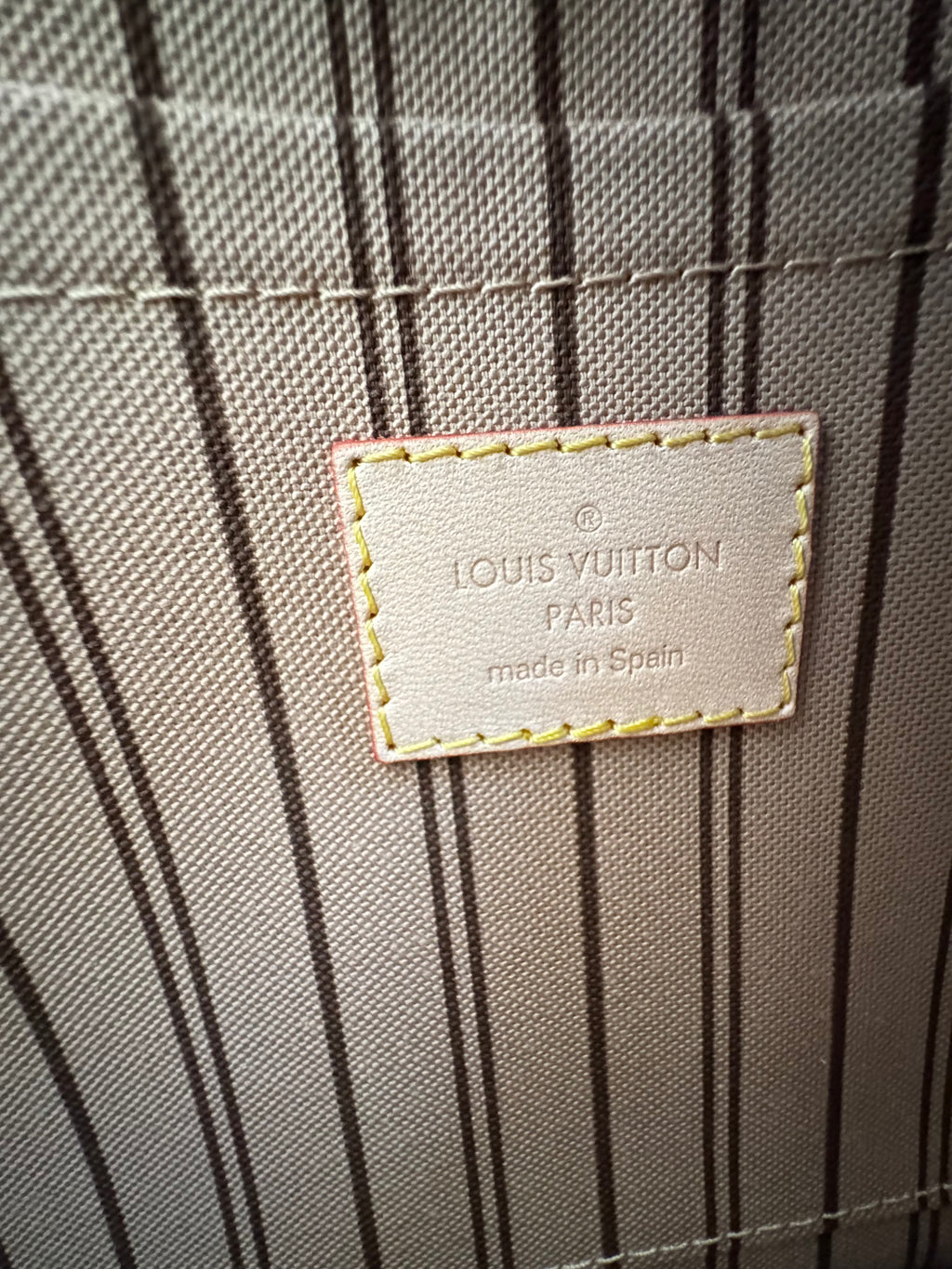 Pochette neverfull Louis Vuitton