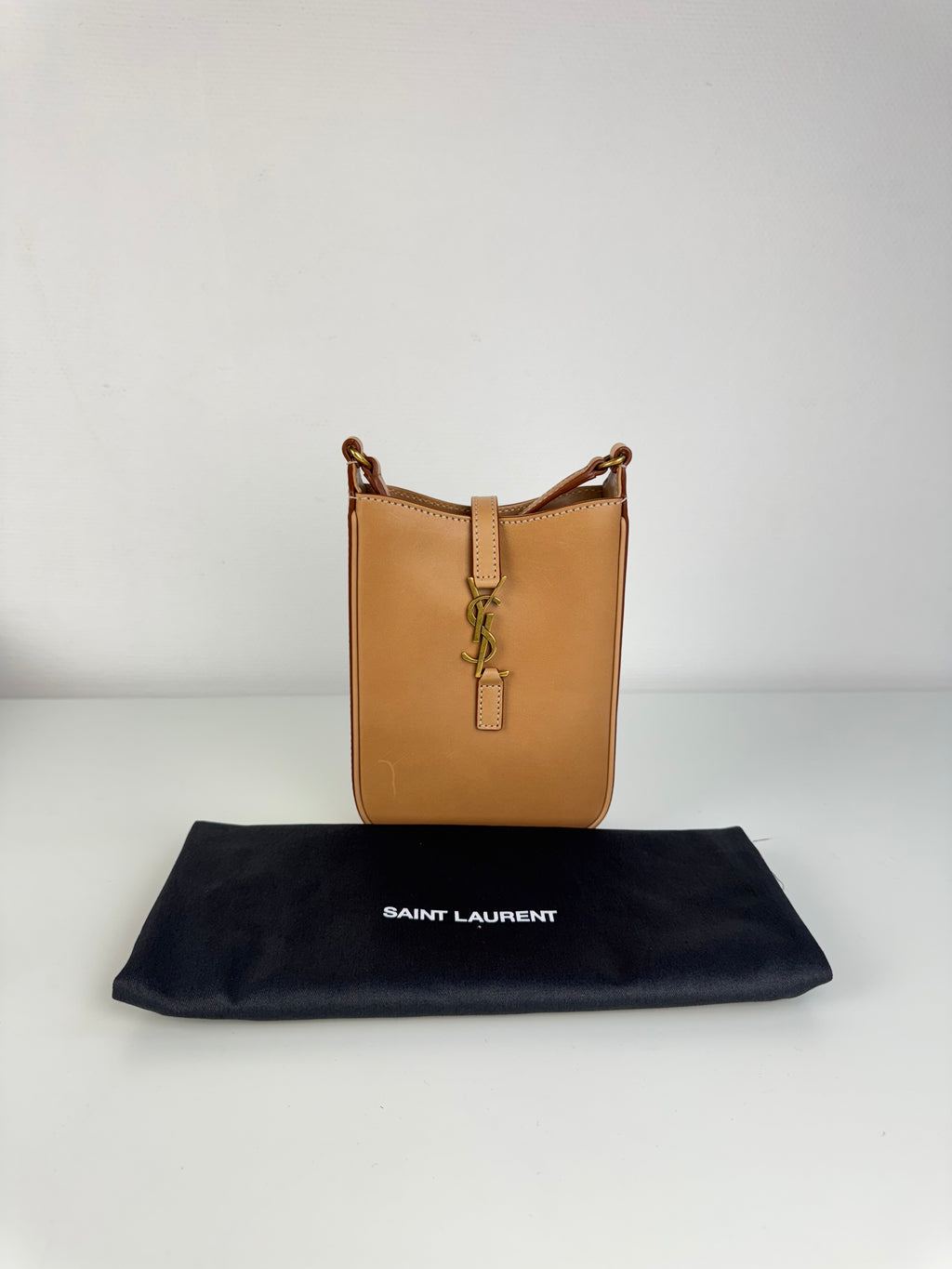 5 à 7 Vertical Saint Laurent