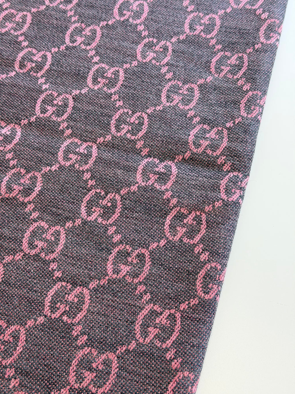 SEULEMENT 5 PIÈCES - Écharpe réversible Gucci