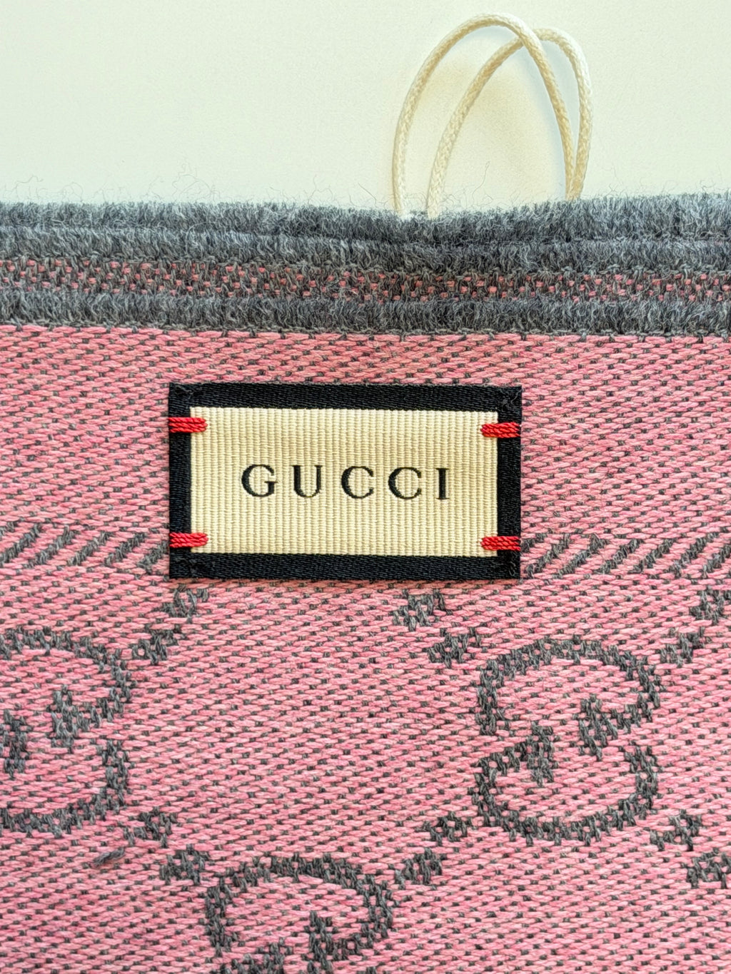 SEULEMENT 5 PIÈCES - Écharpe réversible Gucci