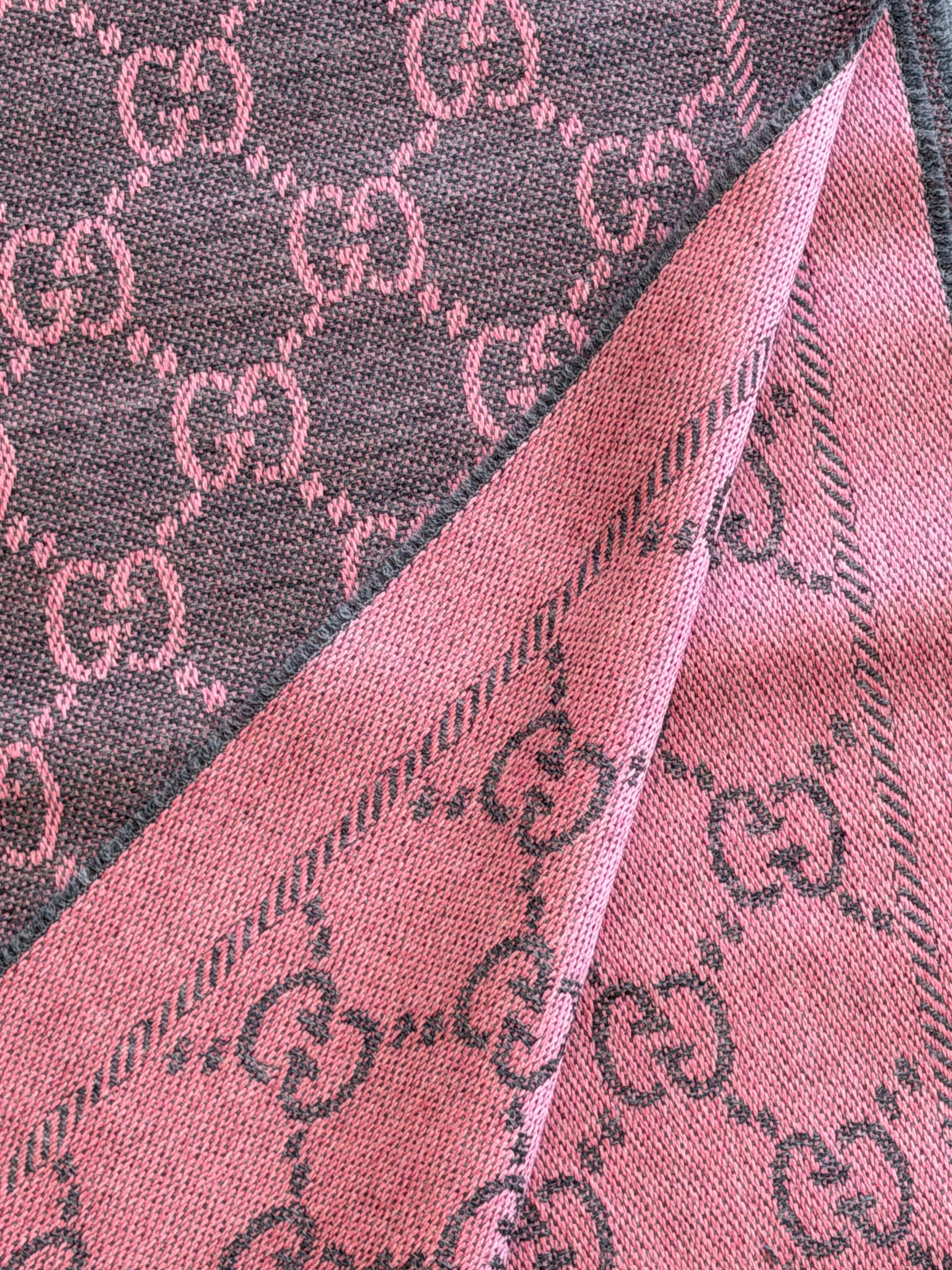 SEULEMENT 5 PIÈCES - Écharpe réversible Gucci