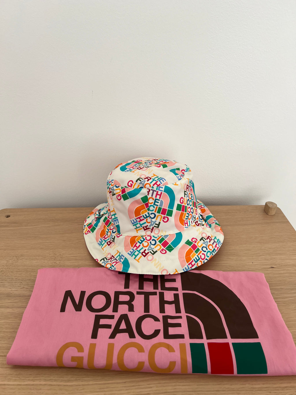 Chapeau bob TNF x Gucci