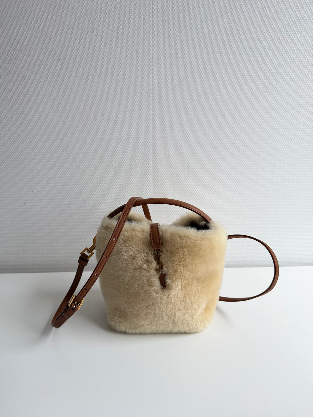 Sac Seau Le 37 Shearling