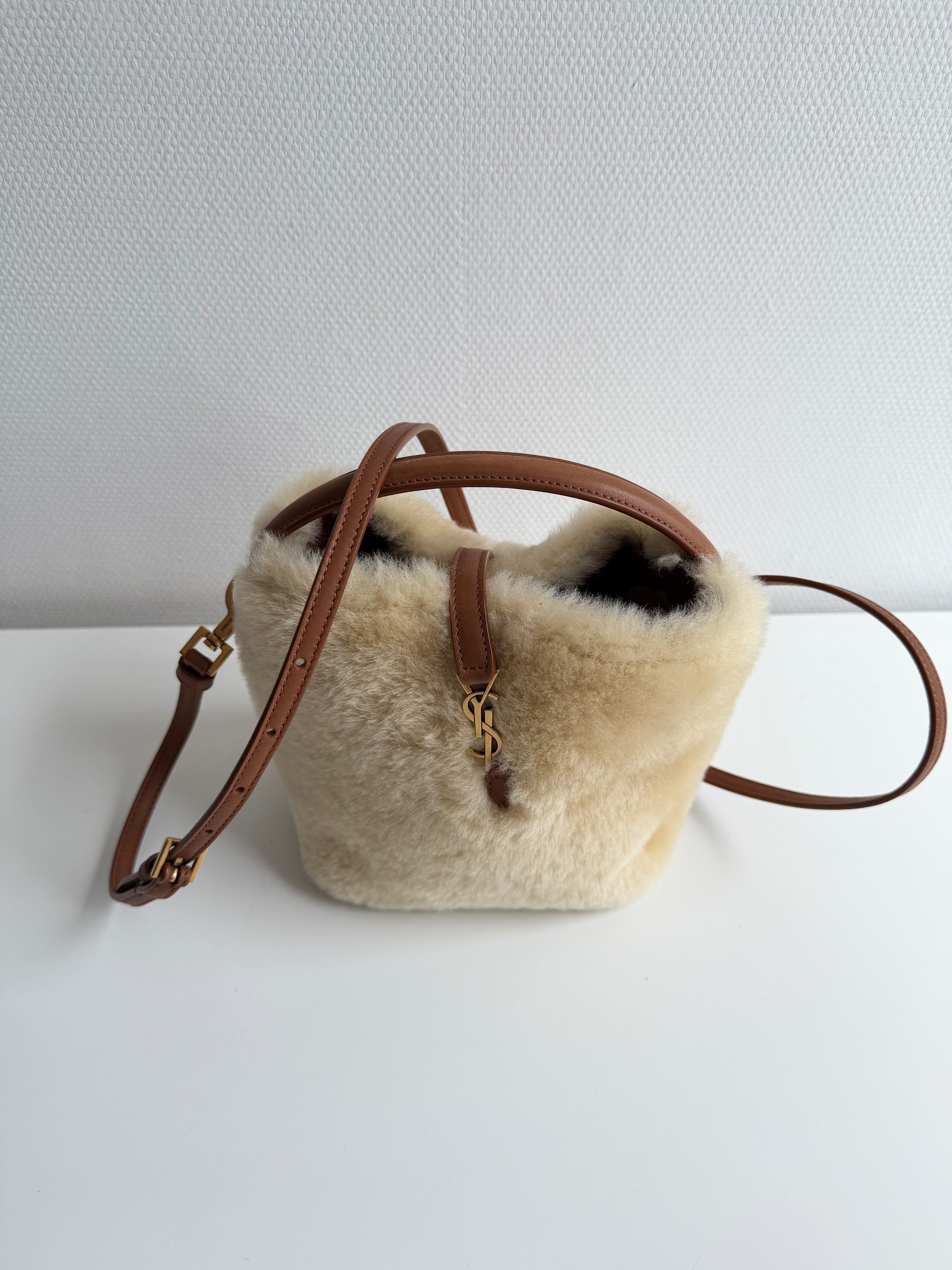 Sac Seau Le 37 Shearling