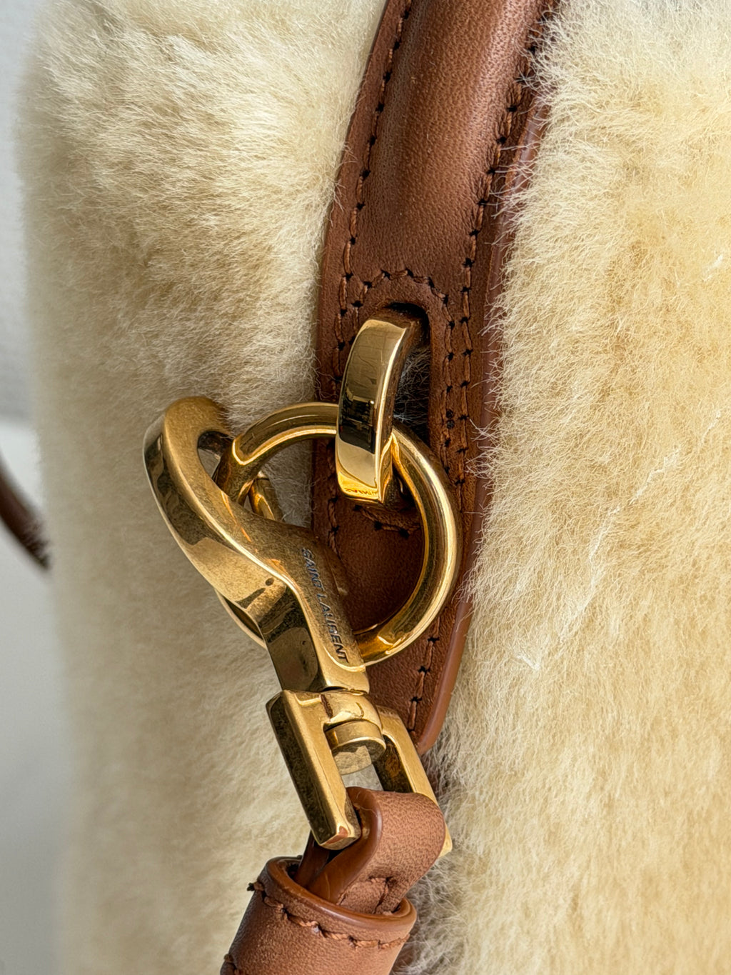 Sac Seau Le 37 Shearling