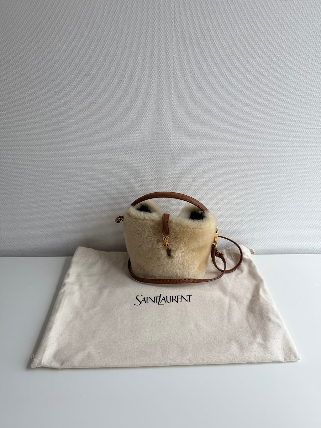 Sac Seau Le 37 Shearling