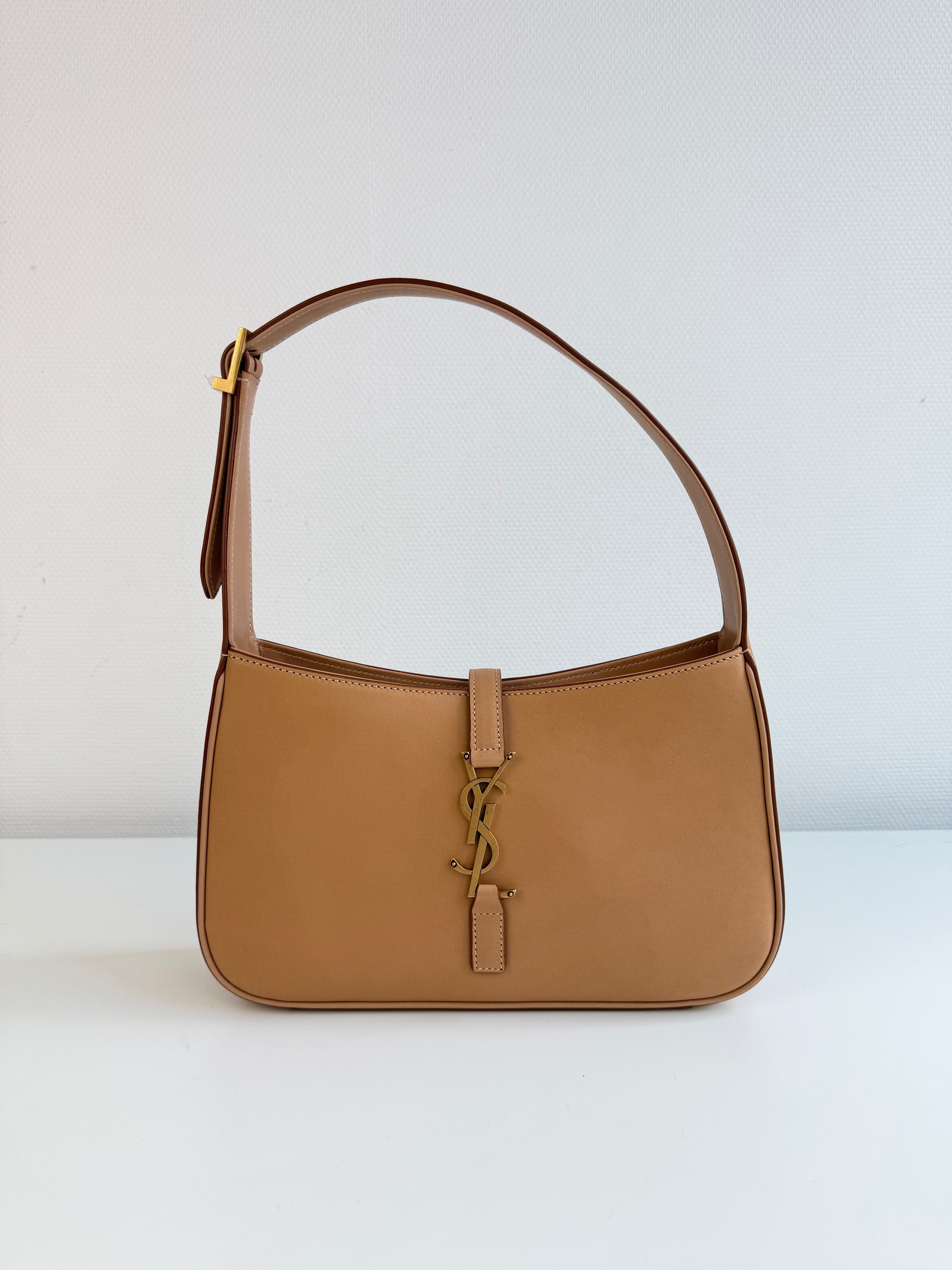 Le 5 a 7 Saint Laurent