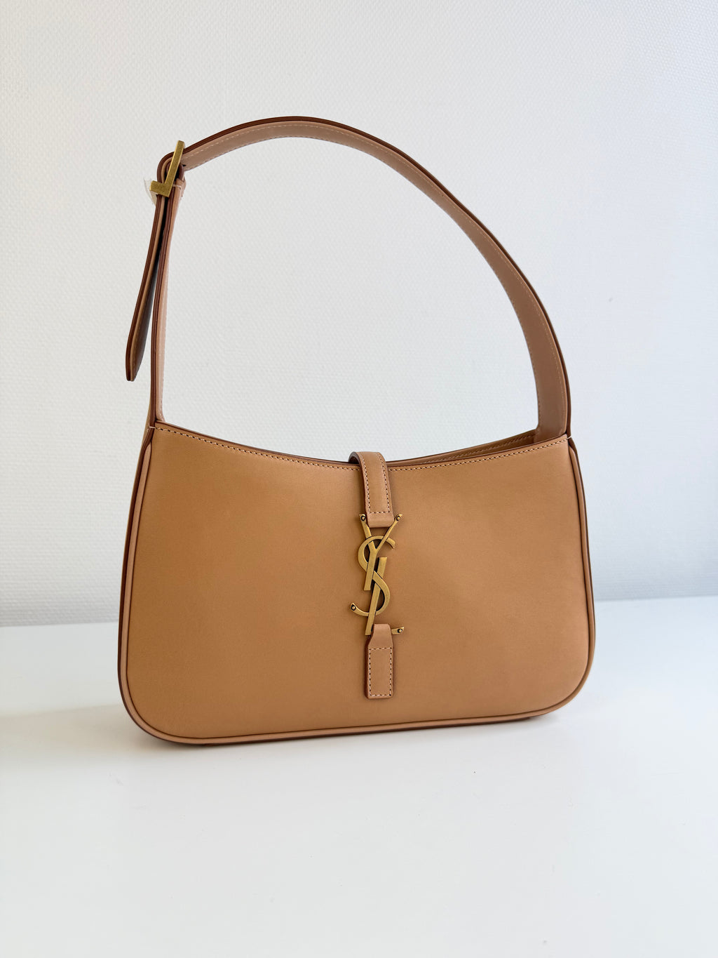Le 5 a 7 Saint Laurent