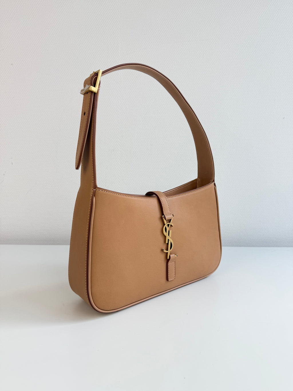 Le 5 a 7 Saint Laurent