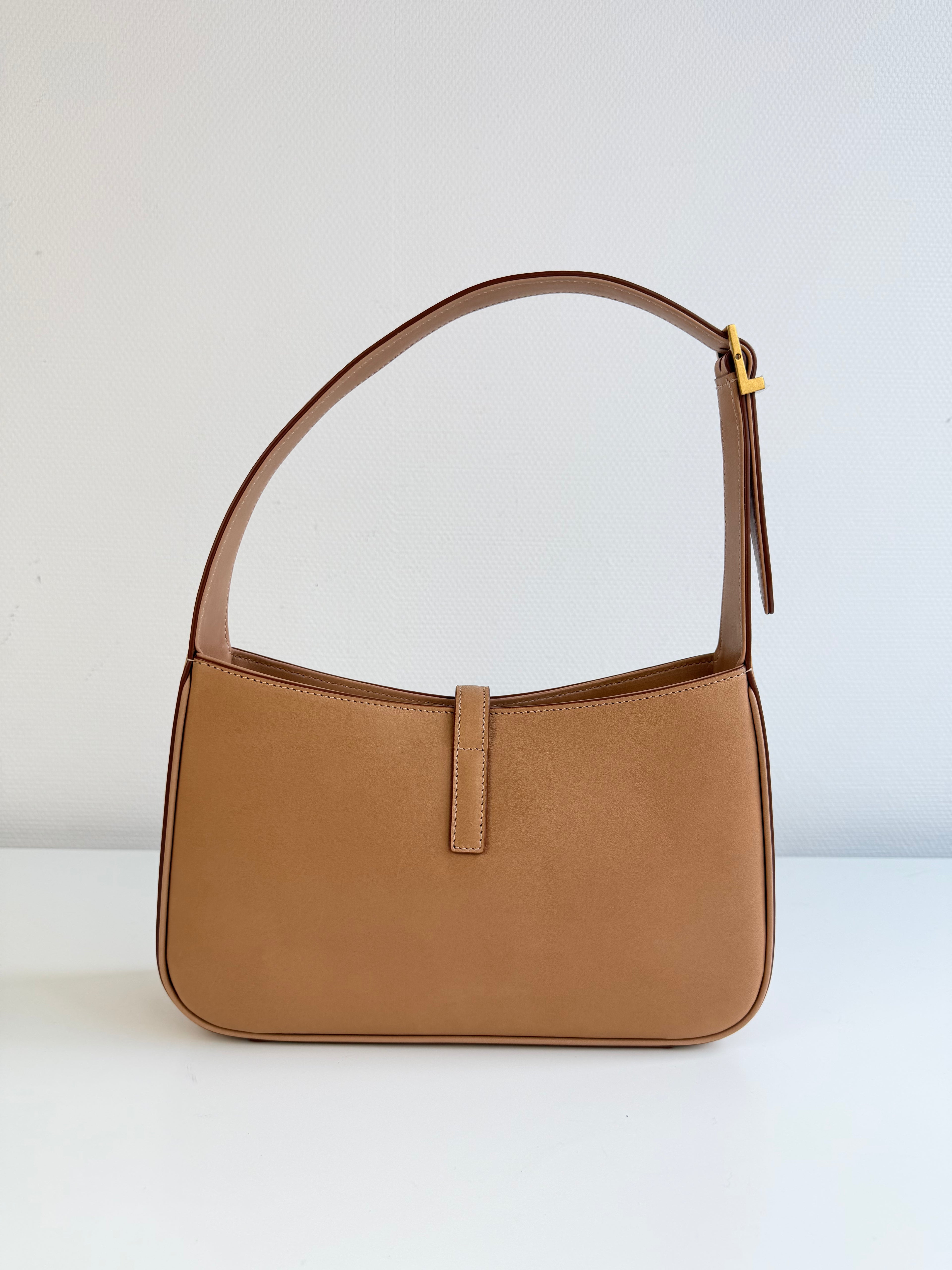 Le 5 a 7 Saint Laurent