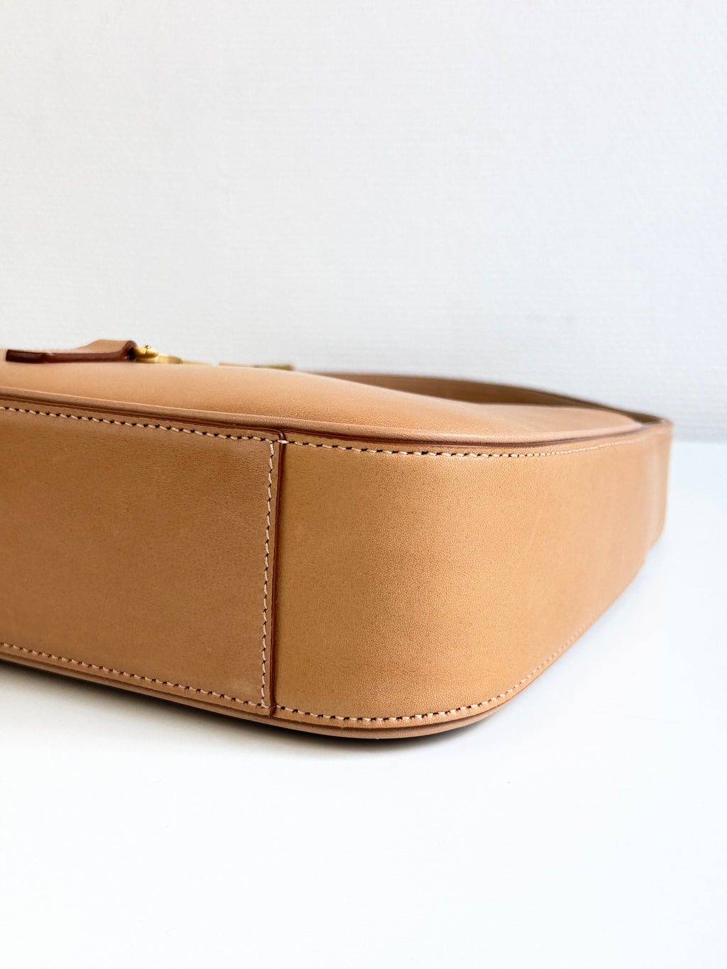 Le 5 a 7 Saint Laurent
