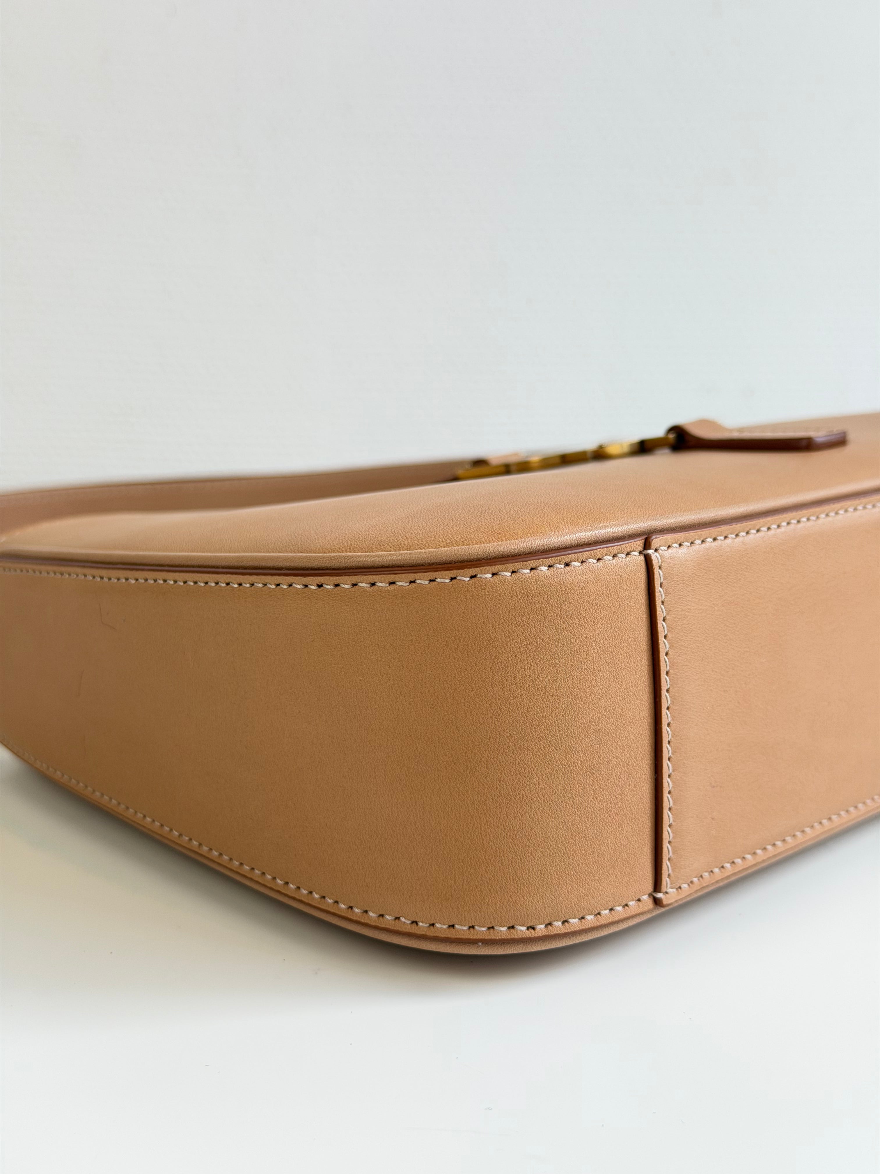 Le 5 a 7 Saint Laurent