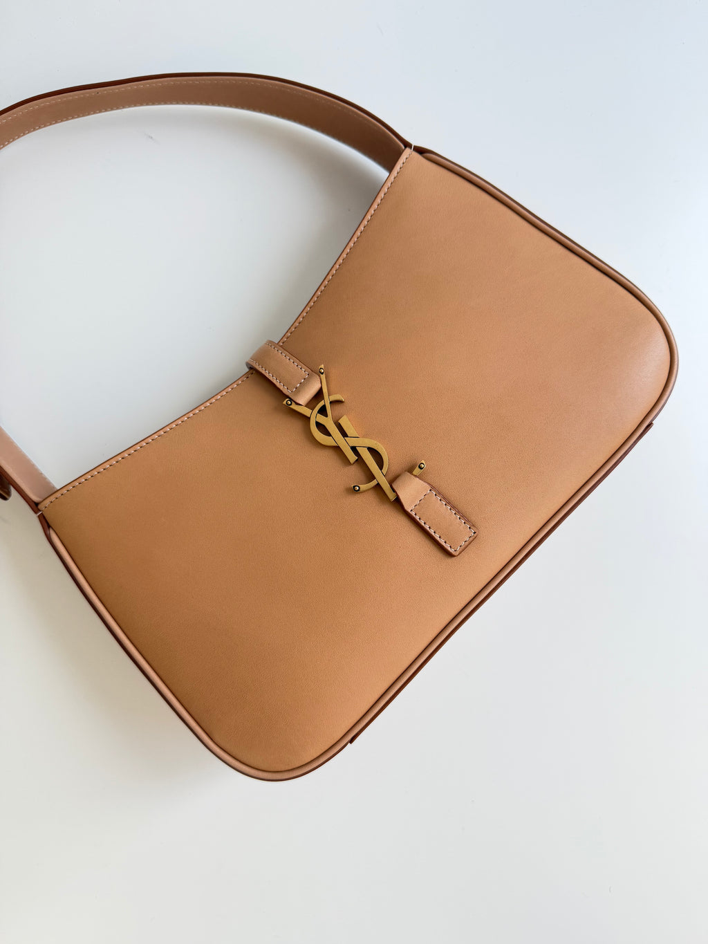 Le 5 a 7 Saint Laurent