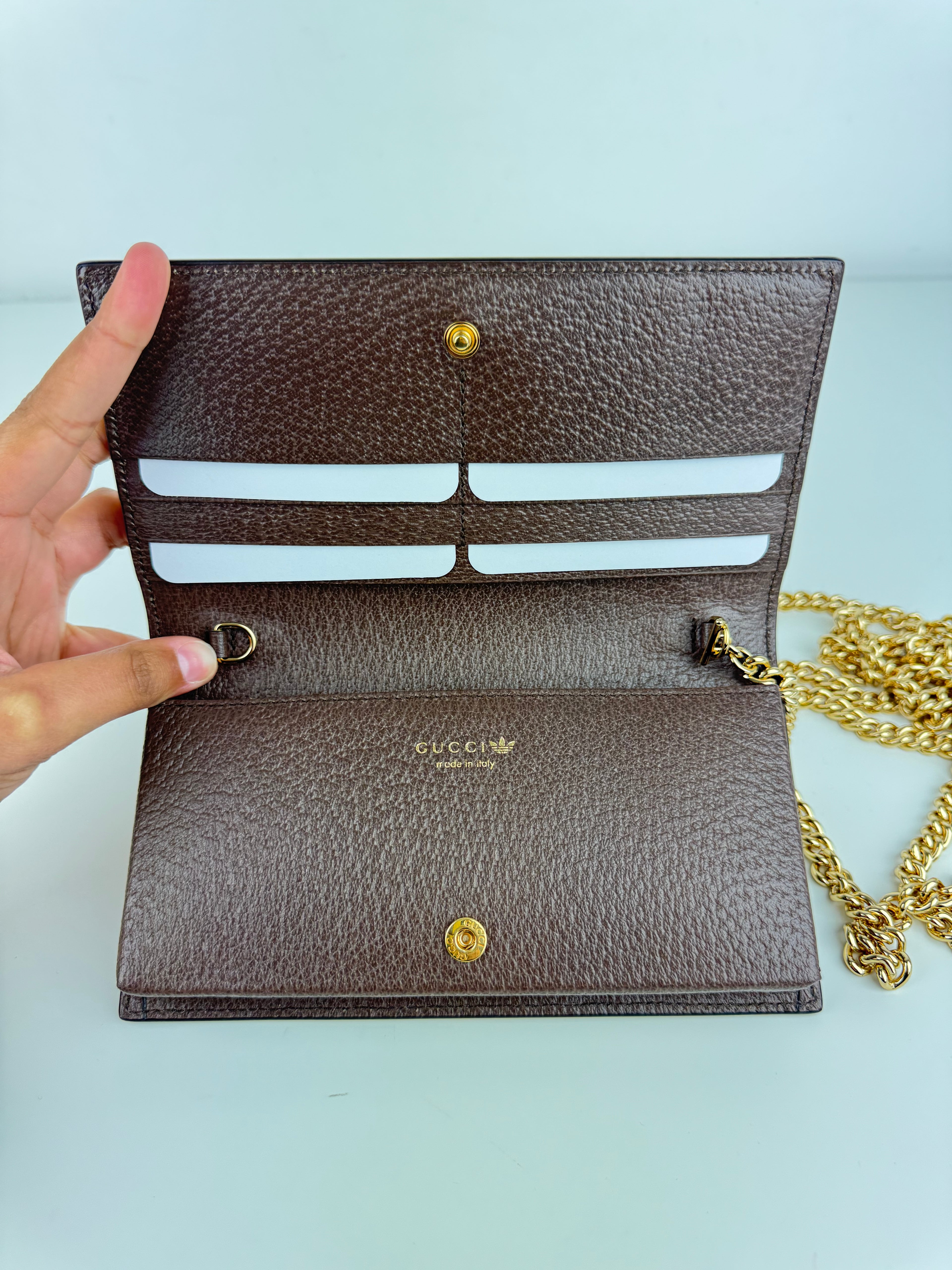 Wallet on chain Gucci x Adidas