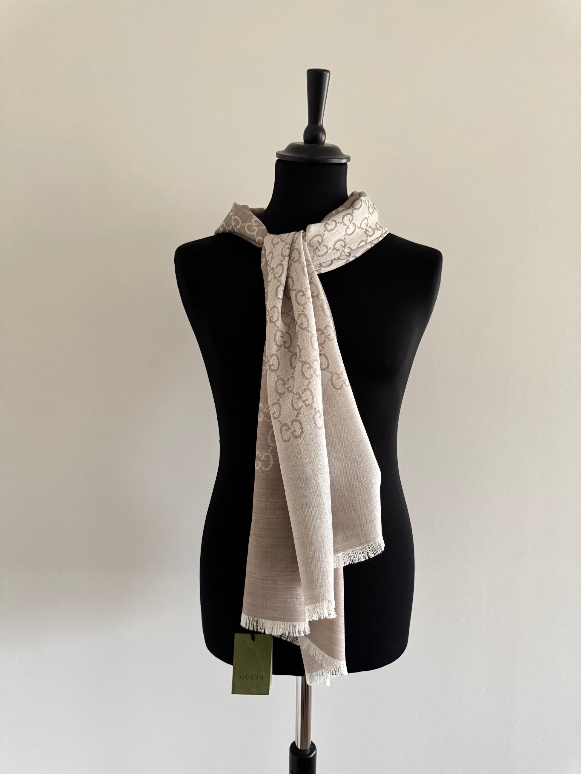 Kalinga Ashok Echarpe Gucci Gris Gucci Foulard Echarpe Echarpe